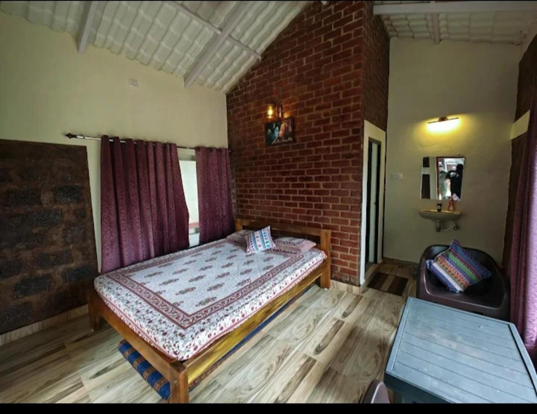Riverstone Riverfront Farmhouse Гокарна Стая снимка