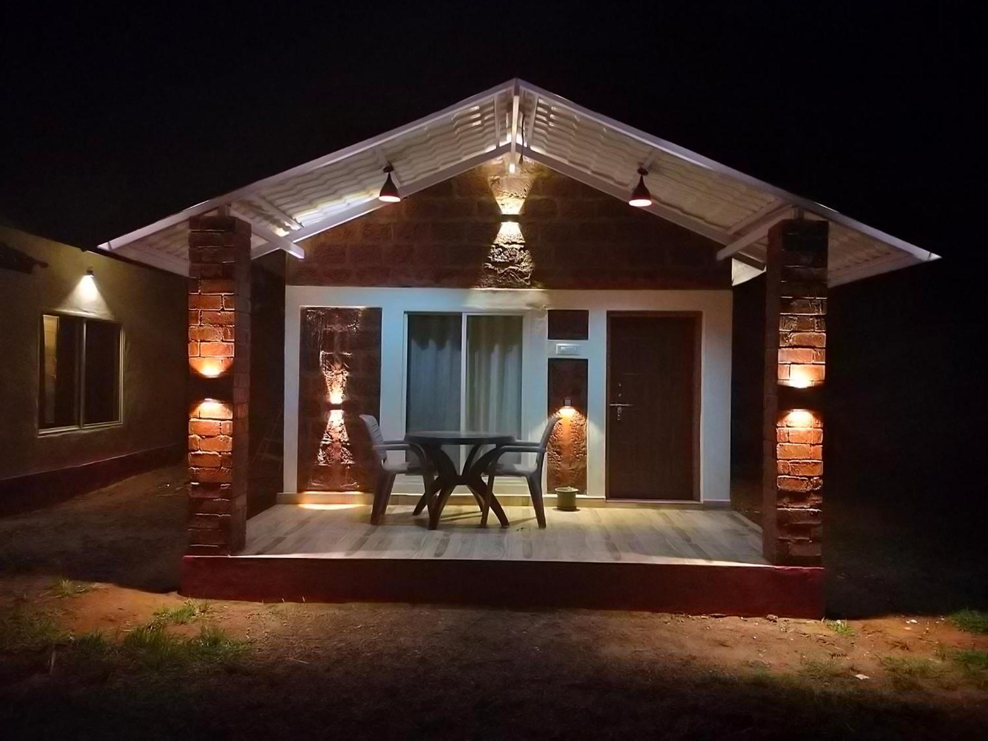 Riverstone Riverfront Farmhouse Гокарна Стая снимка